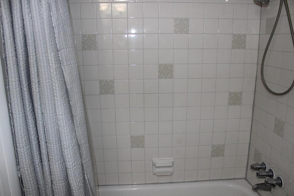 Apartment Private Upstairs Unit Near Balt John Hopkins *